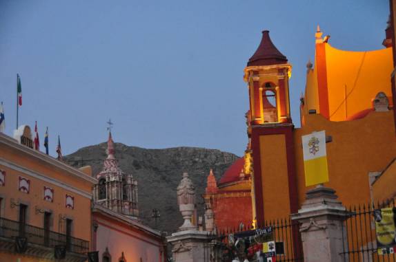 Cercada de montanhas, a bela Guanajuato, no México